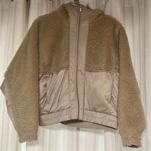 Lululemon Sherpa zip up size 6 - like new!
